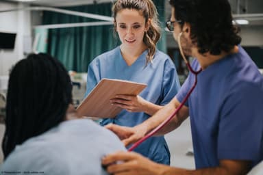 Male doctor examining patient | Image Credit: © Rawpixel.com - stock.adobe.com